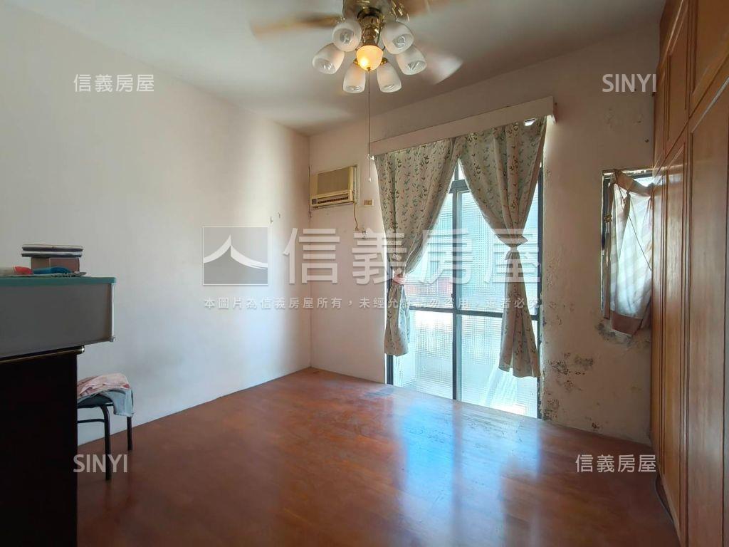 近鳳西國中車庫透天房屋室內格局與周邊環境