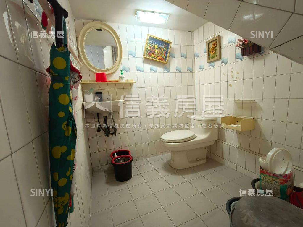 近鳳西國中車庫透天房屋室內格局與周邊環境