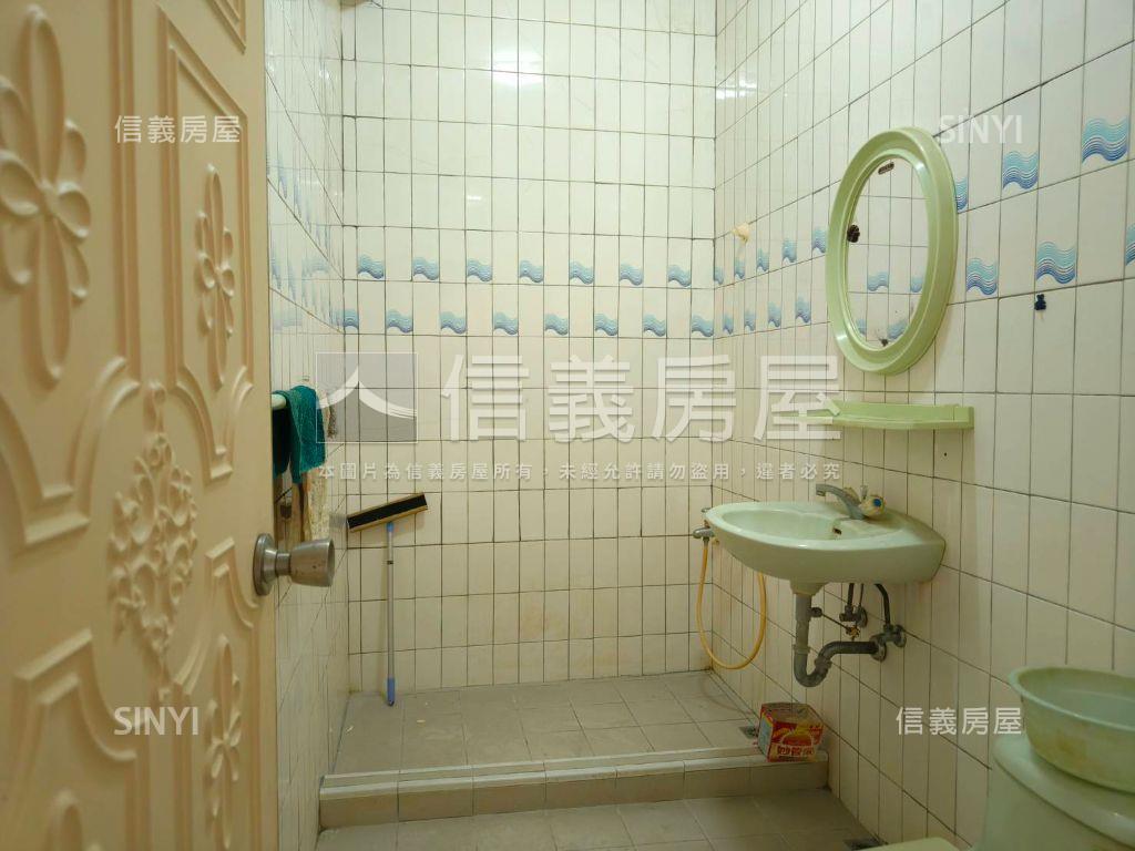 近鳳西國中車庫透天房屋室內格局與周邊環境