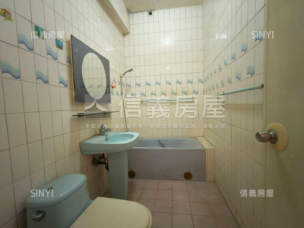 近鳳西國中車庫透天房屋室內格局與周邊環境