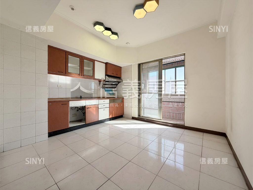 衛武國家採光高樓四房平車房屋室內格局與周邊環境