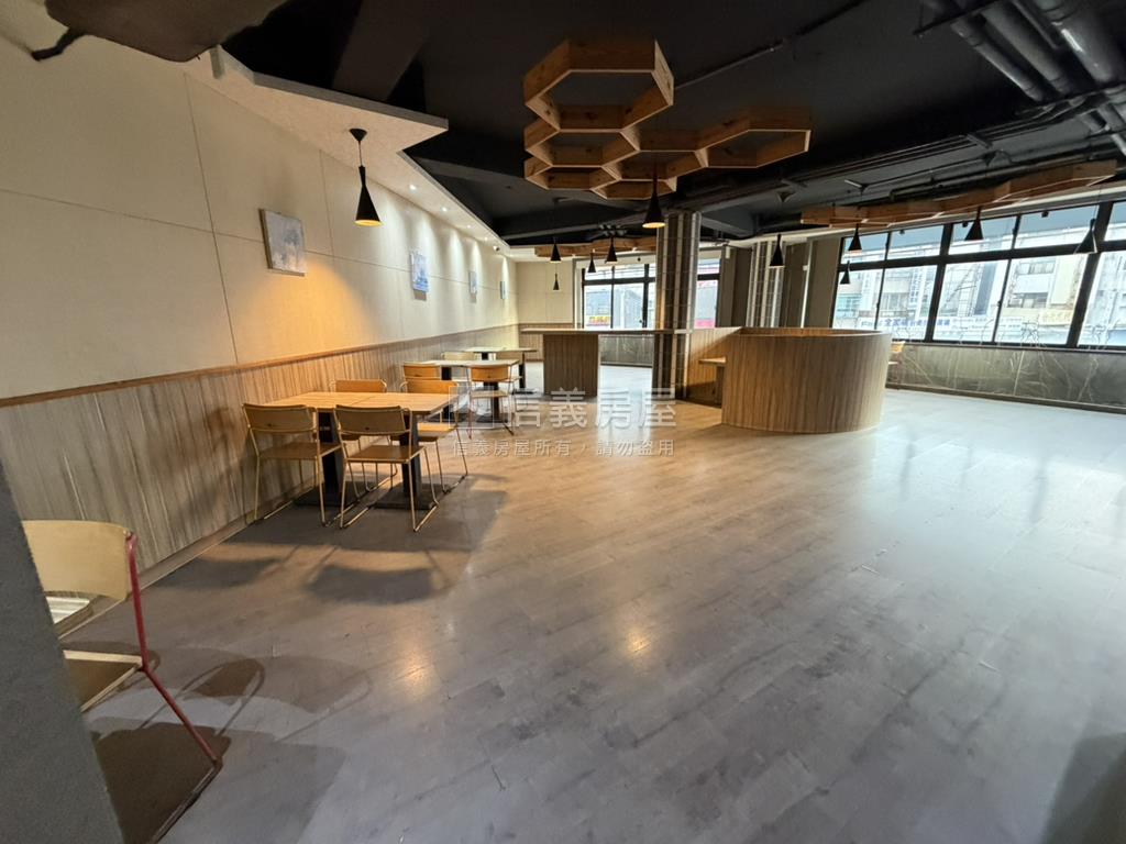 五權西路頂呱呱大面寬店面房屋室內格局與周邊環境