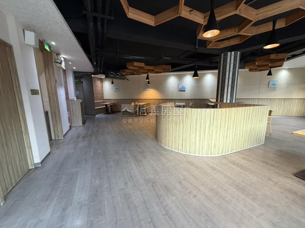 五權西路頂呱呱大面寬店面房屋室內格局與周邊環境