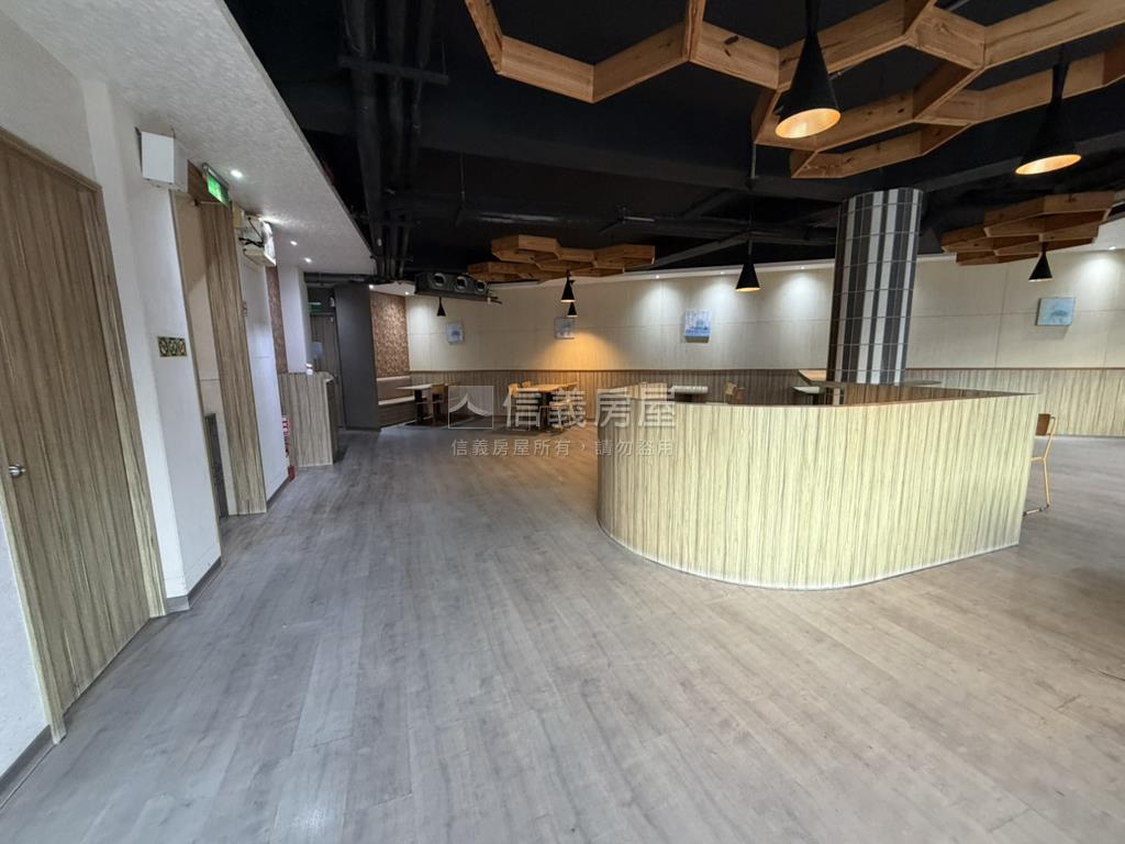 五權西路頂呱呱大面寬店面房屋室內格局與周邊環境