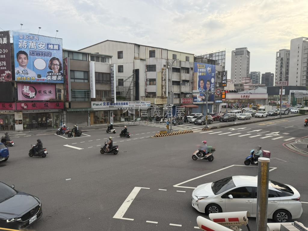 五權西路頂呱呱大面寬店面房屋室內格局與周邊環境