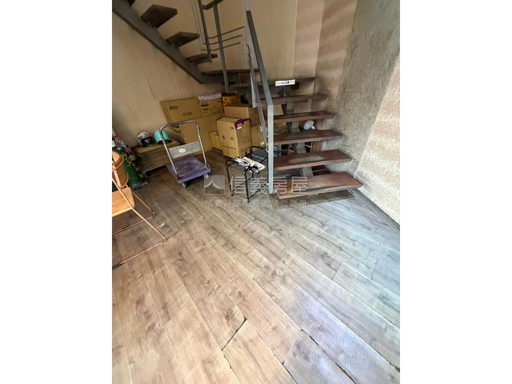 五權西路頂呱呱大面寬店面房屋室內格局與周邊環境