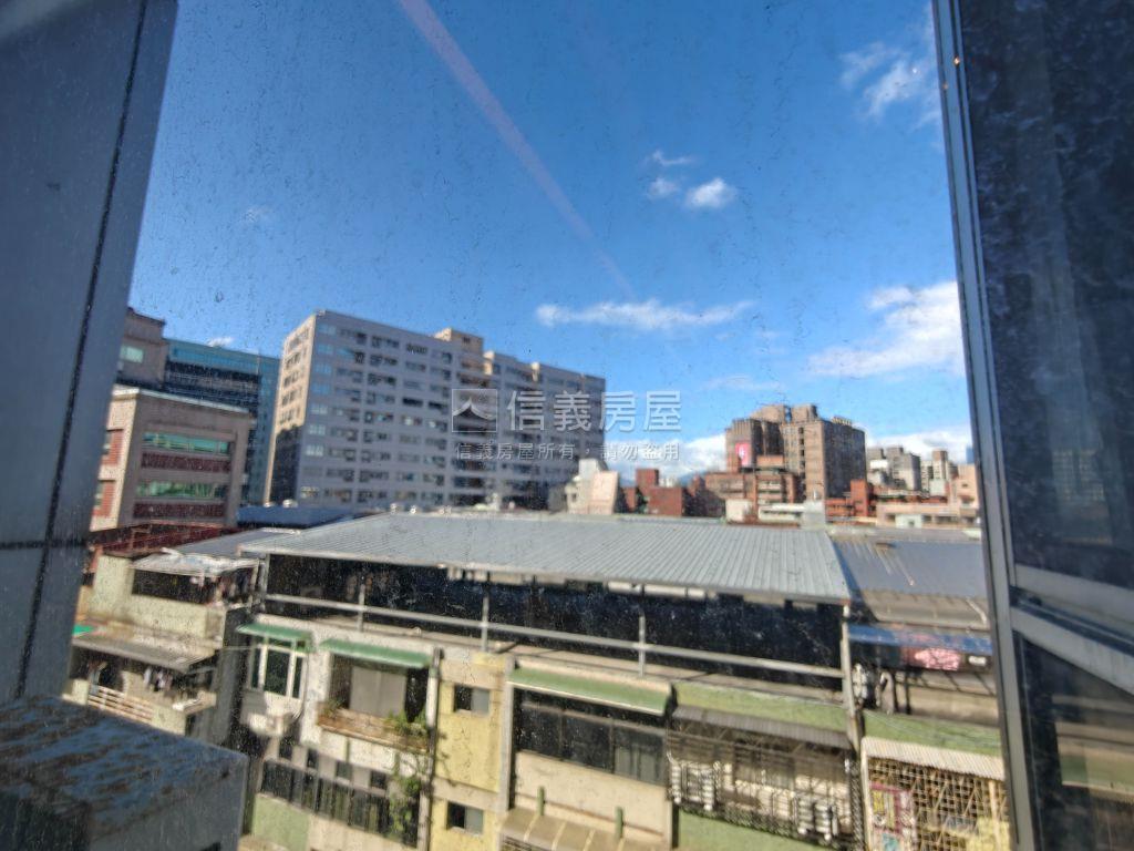 市府捷運邊間富裔館房屋室內格局與周邊環境