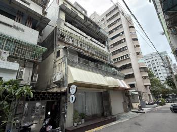 近勤美河畔旁四房公寓