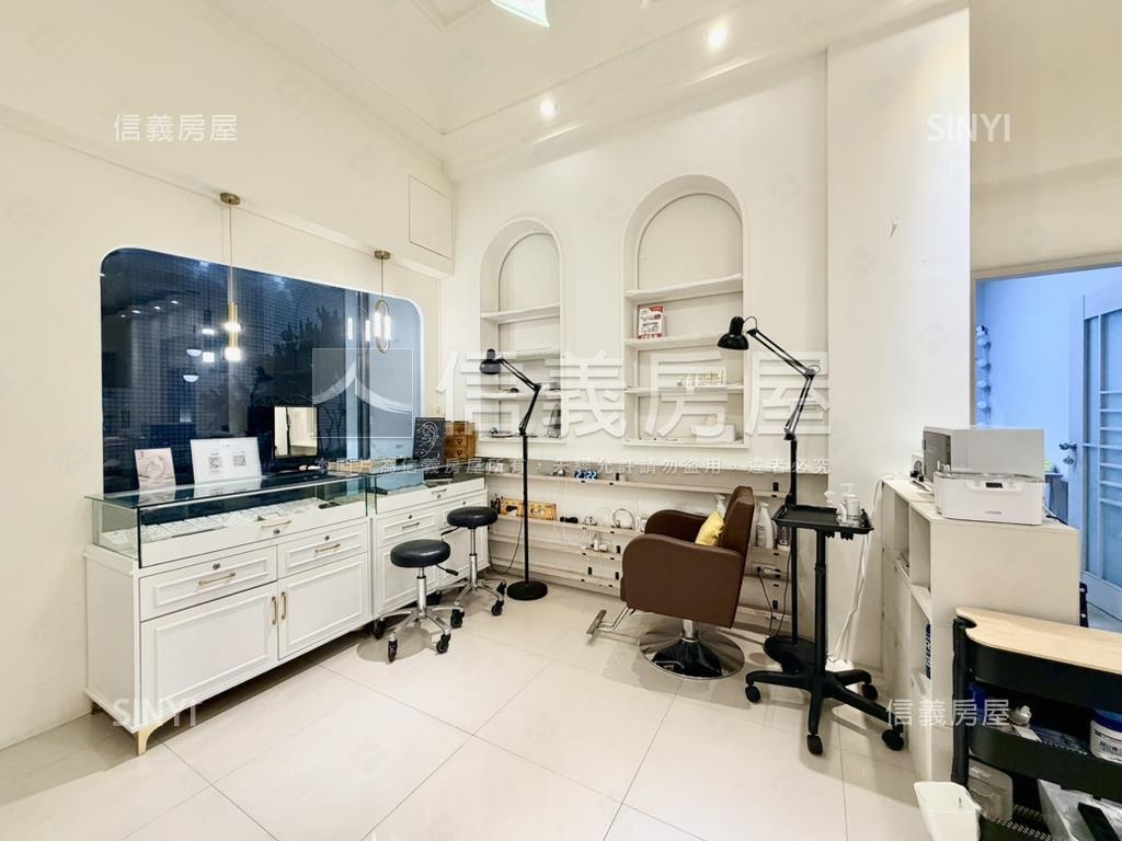 近捷運大面寬精美裝潢角店房屋室內格局與周邊環境