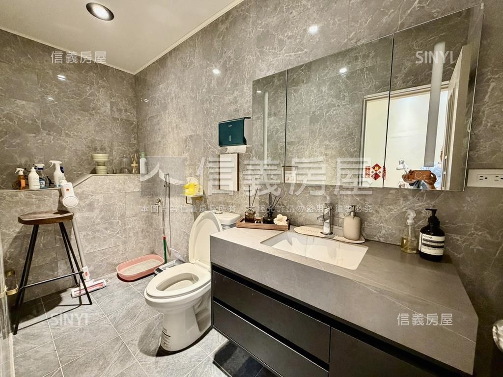 近捷運大面寬精美裝潢角店房屋室內格局與周邊環境