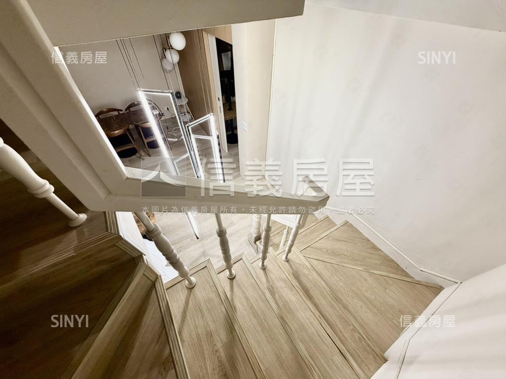 近捷運大面寬精美裝潢角店房屋室內格局與周邊環境