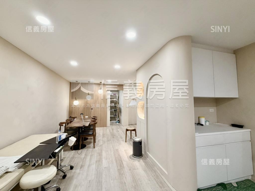 近捷運大面寬精美裝潢角店房屋室內格局與周邊環境