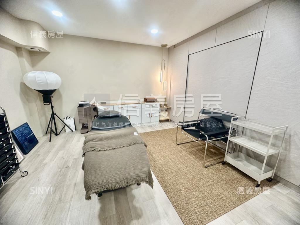 近捷運大面寬精美裝潢角店房屋室內格局與周邊環境