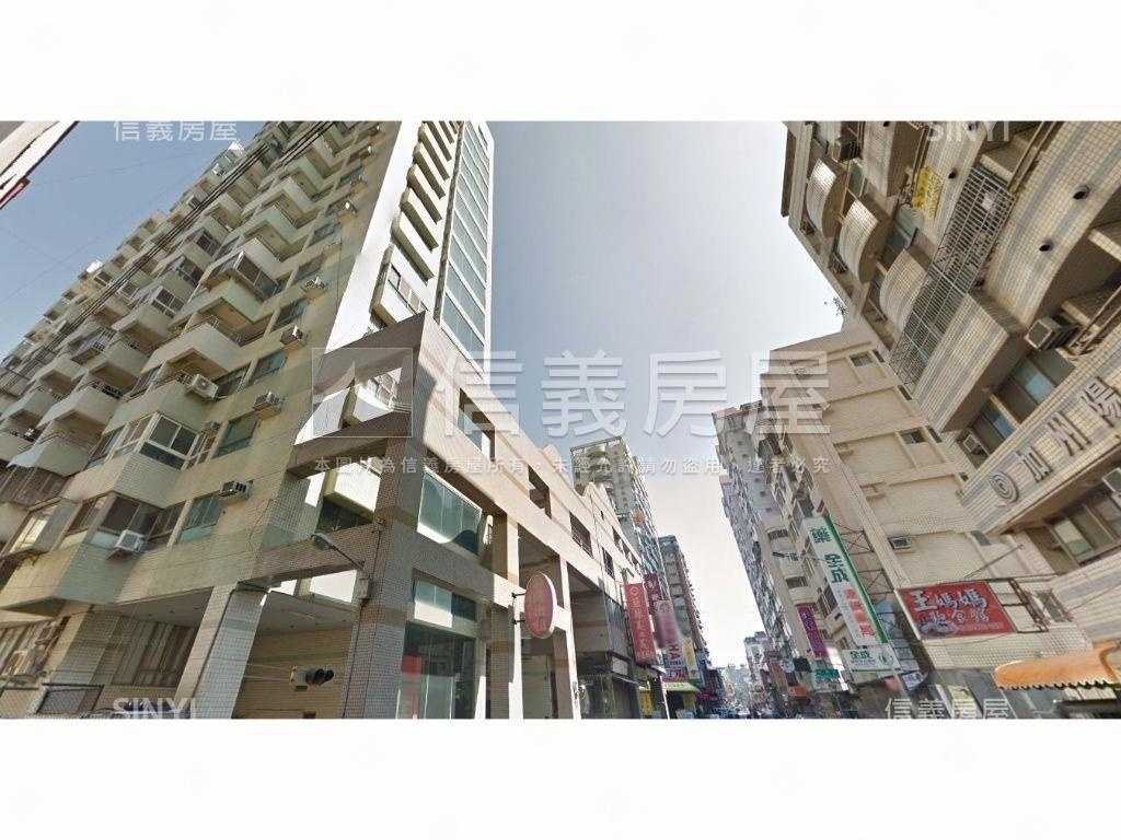 五期熱鬧店面附車位房屋室內格局與周邊環境