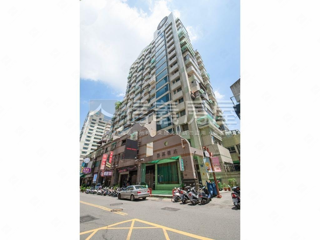 五期熱鬧店面附車位房屋室內格局與周邊環境