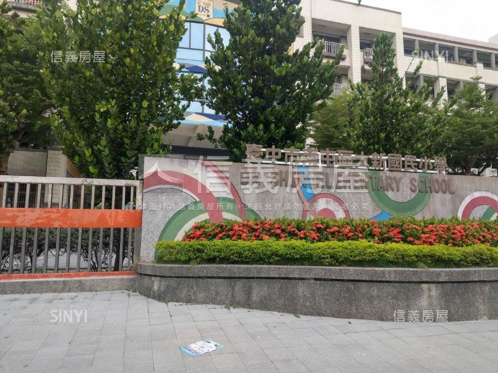 五期熱鬧店面附車位房屋室內格局與周邊環境