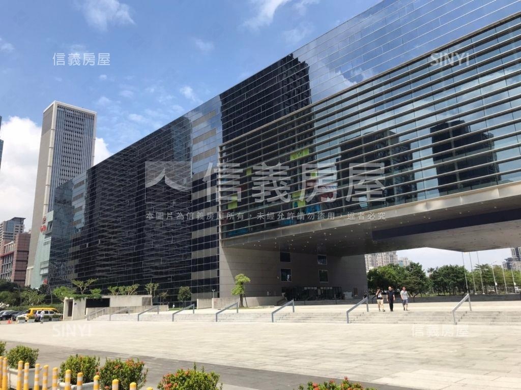 五期熱鬧店面附車位房屋室內格局與周邊環境