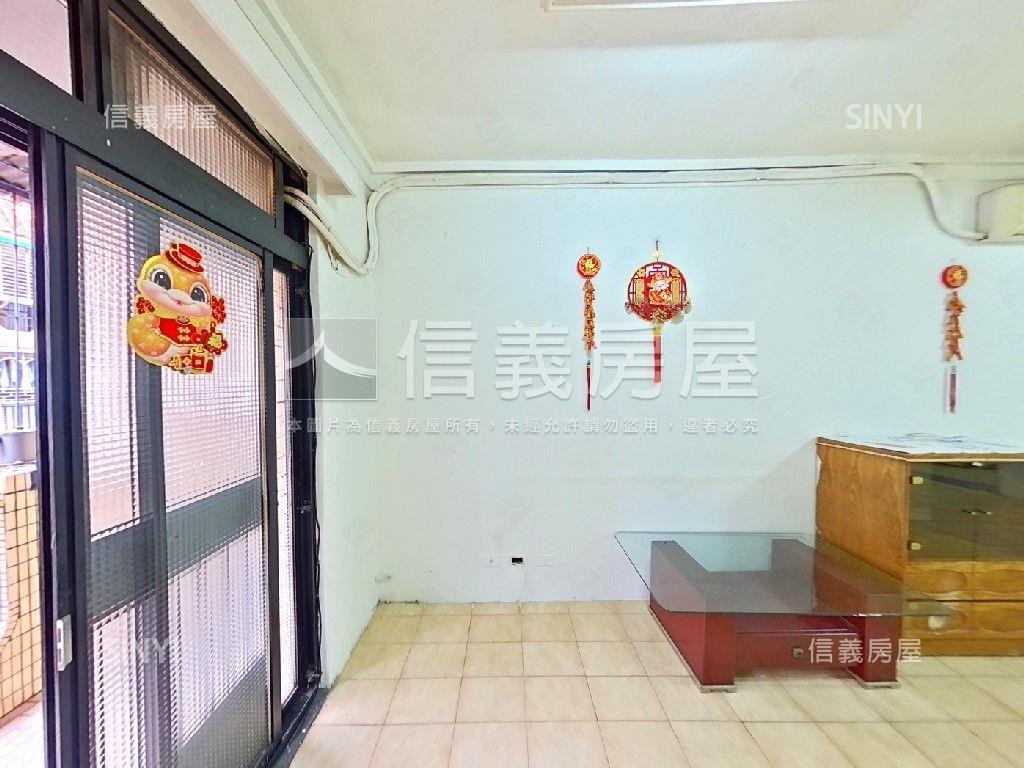 專任輔大捷運站便宜３房房屋室內格局與周邊環境