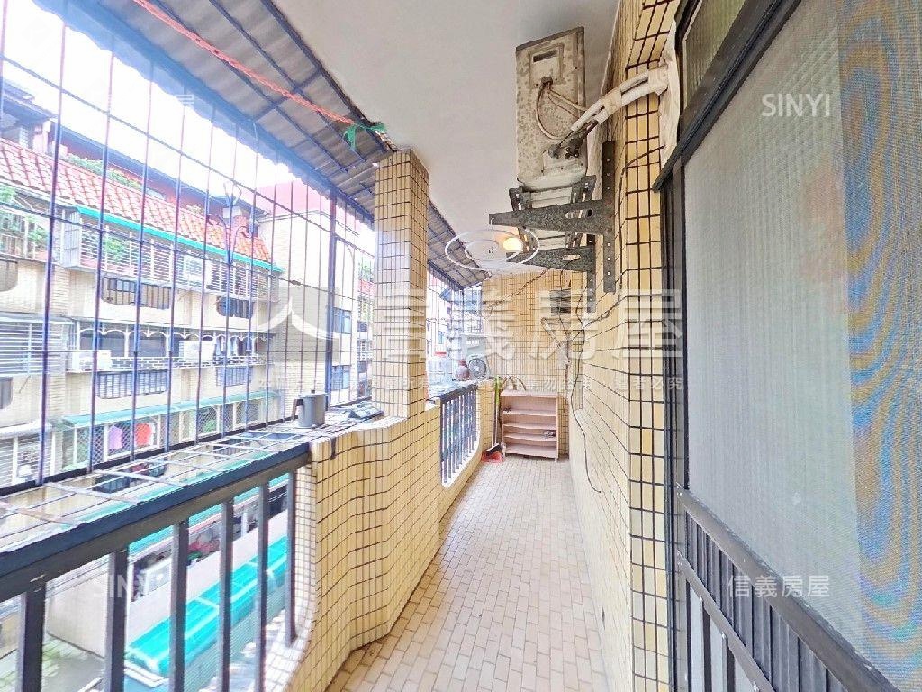 專任輔大捷運站便宜３房房屋室內格局與周邊環境