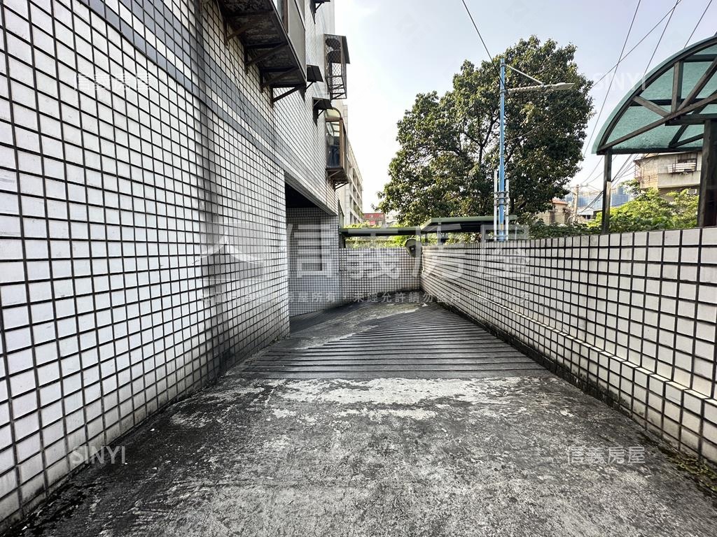 獨立產權坡道平面車位房屋室內格局與周邊環境