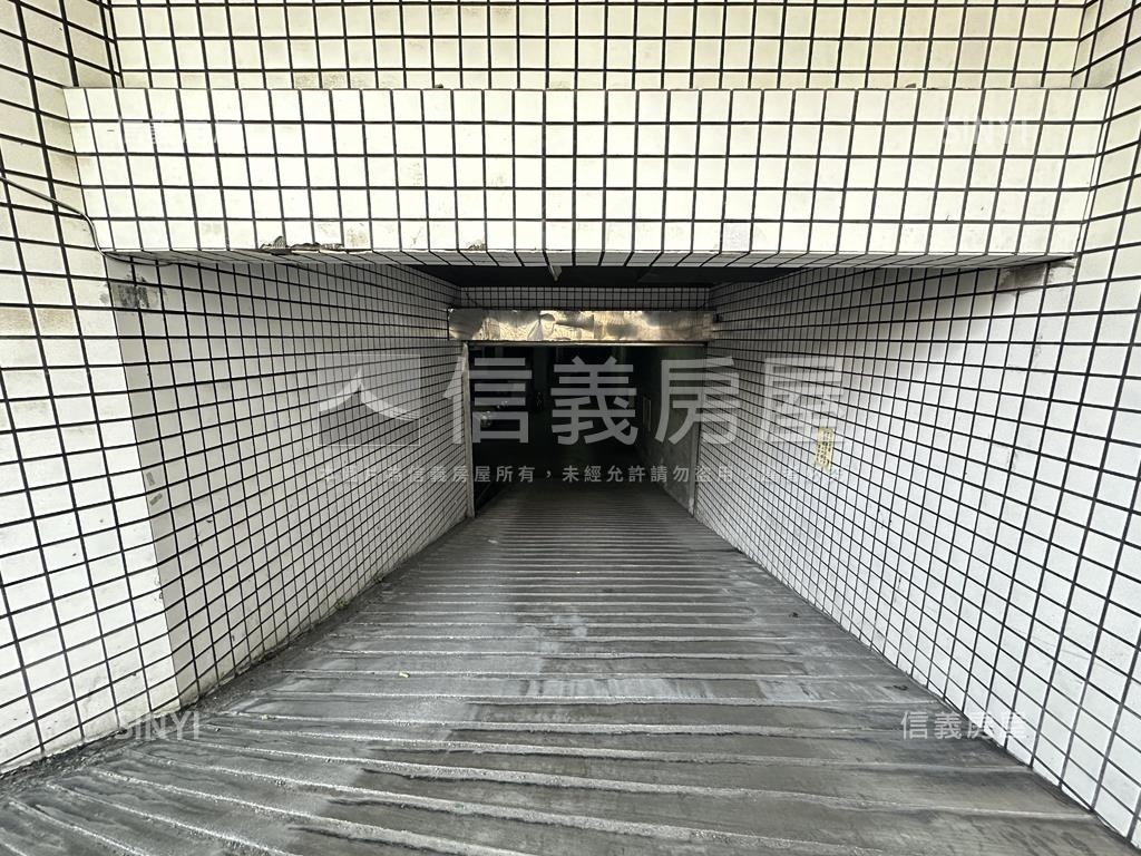 獨立產權坡道平面車位房屋室內格局與周邊環境