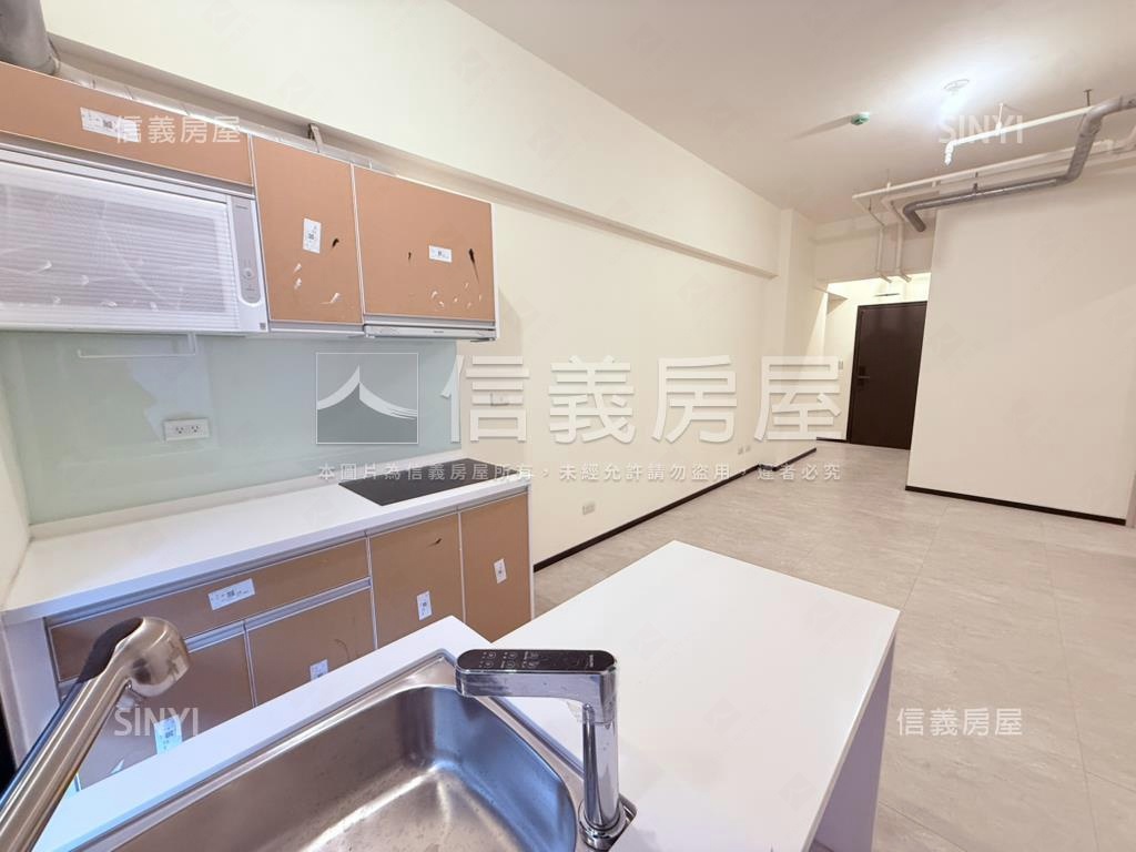 愛琴海２０樓邊間戶有車位房屋室內格局與周邊環境