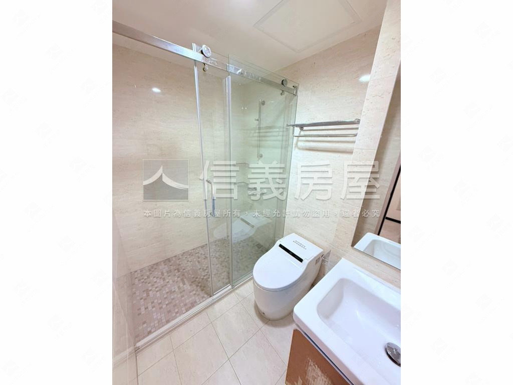 愛琴海２０樓邊間戶有車位房屋室內格局與周邊環境