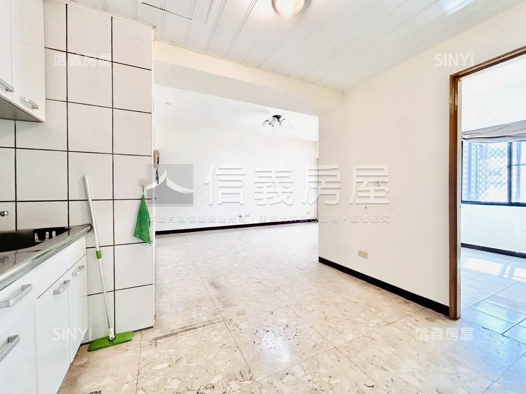 御景江山２房車位學區宅房屋室內格局與周邊環境