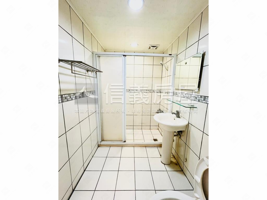 御景江山２房車位學區宅房屋室內格局與周邊環境