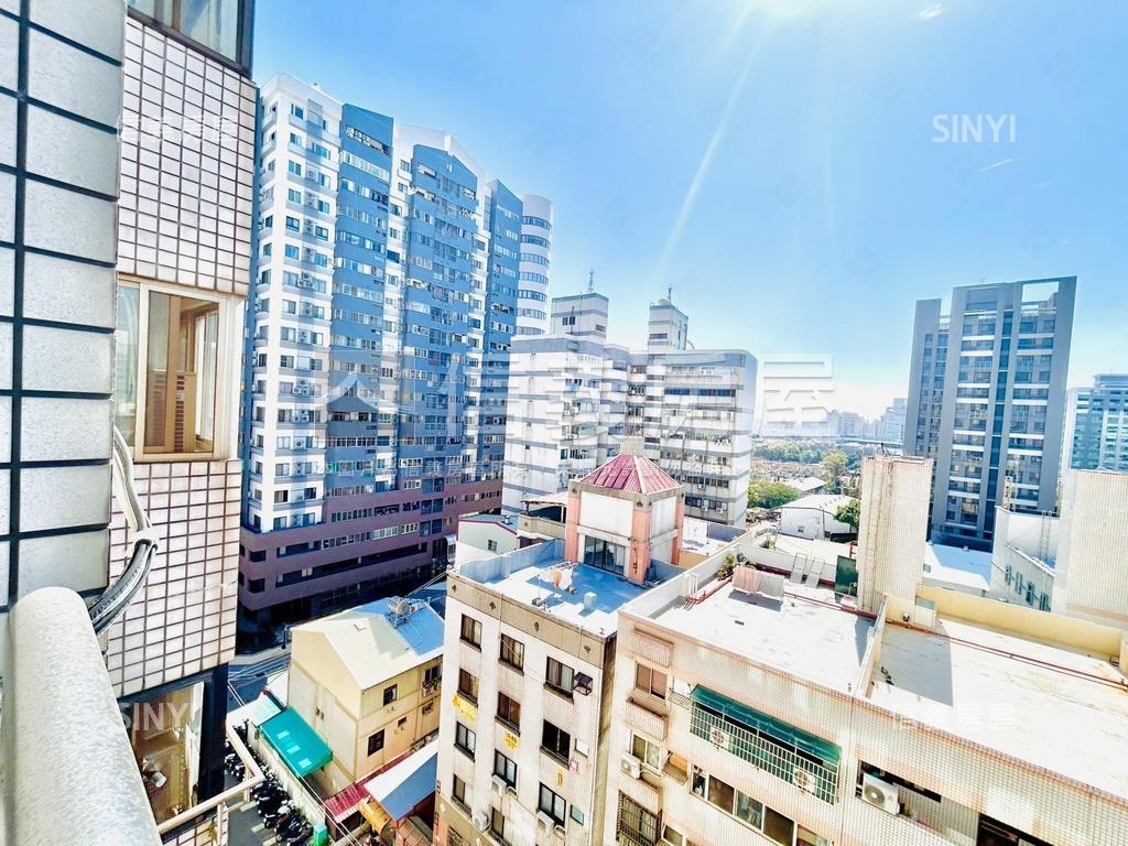 御景江山２房車位學區宅房屋室內格局與周邊環境