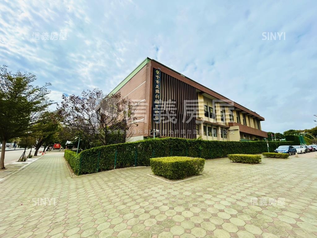 御景江山２房車位學區宅房屋室內格局與周邊環境