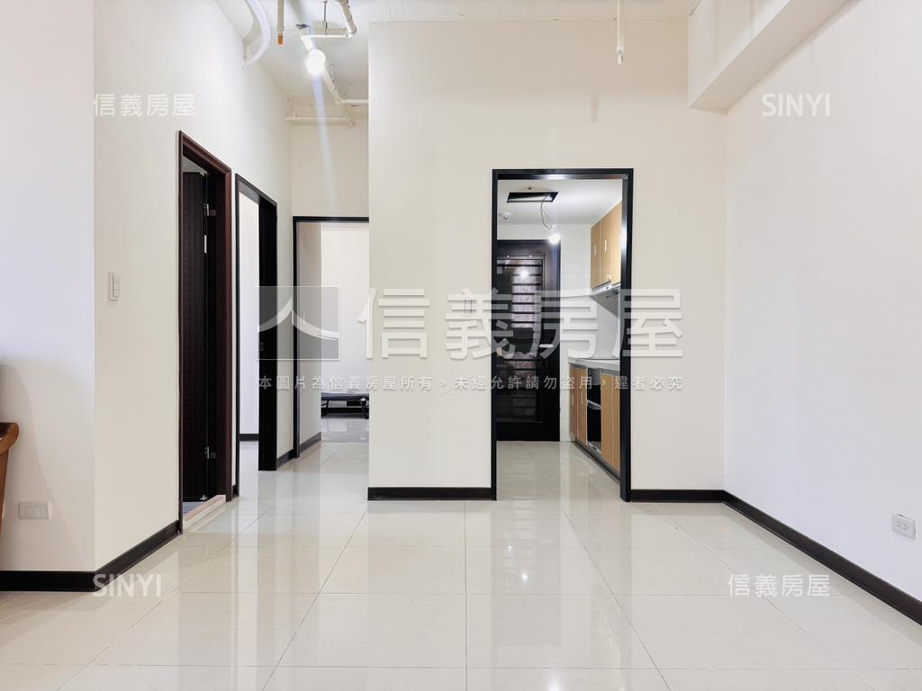 高樓閃亮捷市達房屋室內格局與周邊環境