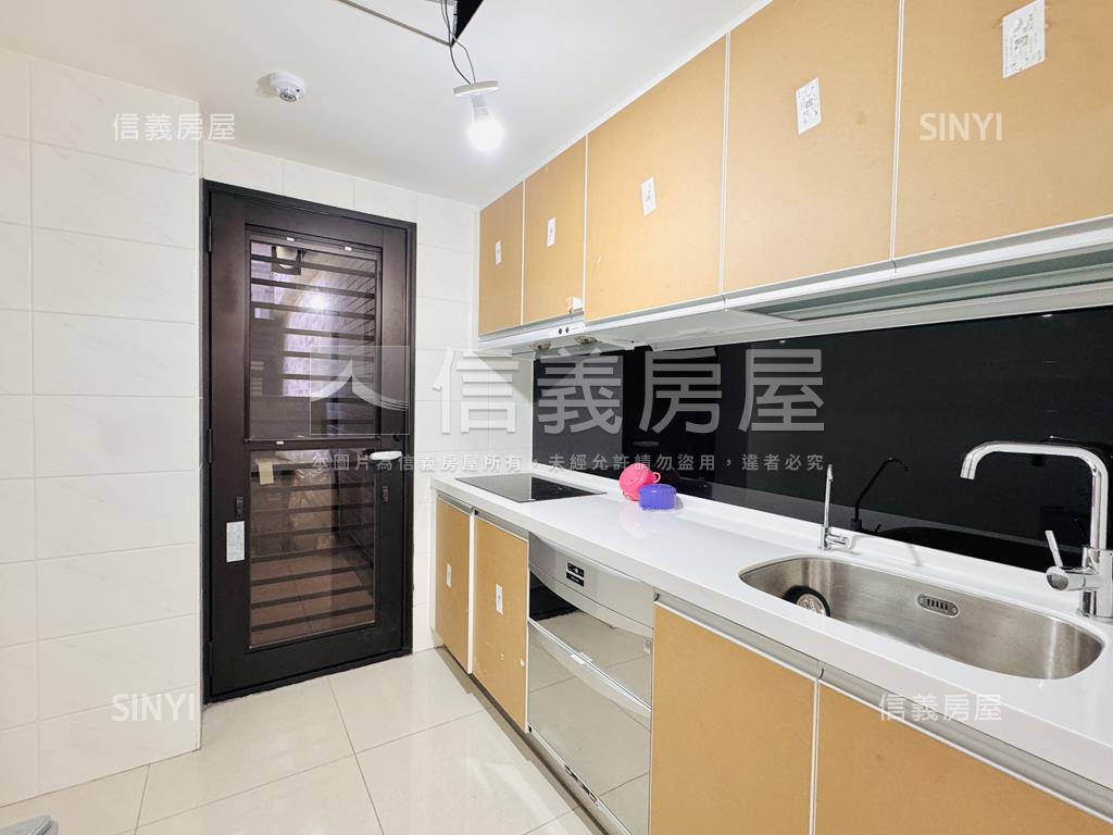 高樓閃亮捷市達房屋室內格局與周邊環境