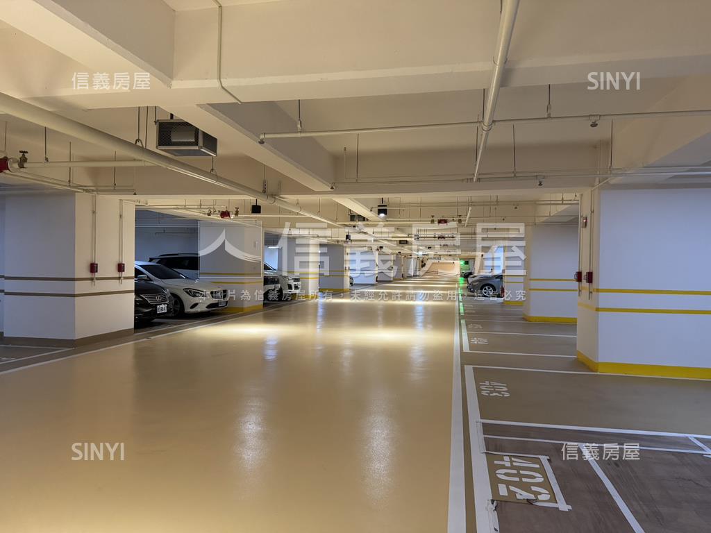 高樓閃亮捷市達房屋室內格局與周邊環境