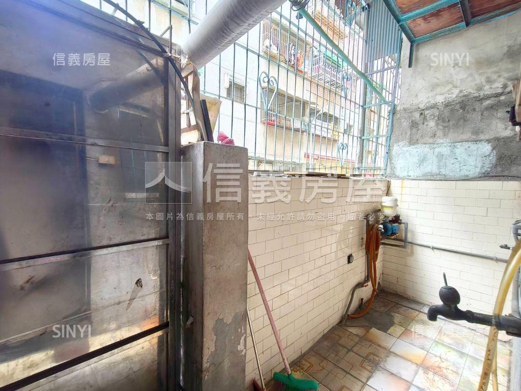 瑞隆商圈面寬店住公寓一樓房屋室內格局與周邊環境