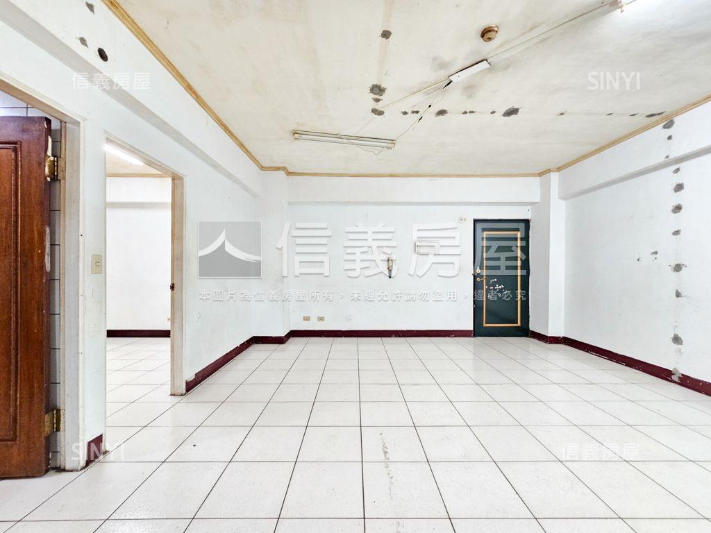 南勢高ｃｐ值三房平面車位房屋室內格局與周邊環境