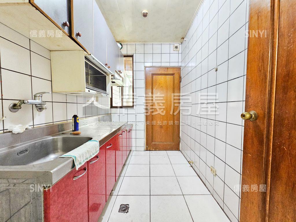 南勢高ｃｐ值三房平面車位房屋室內格局與周邊環境