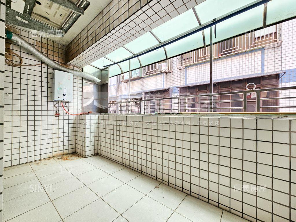 南勢高ｃｐ值三房平面車位房屋室內格局與周邊環境