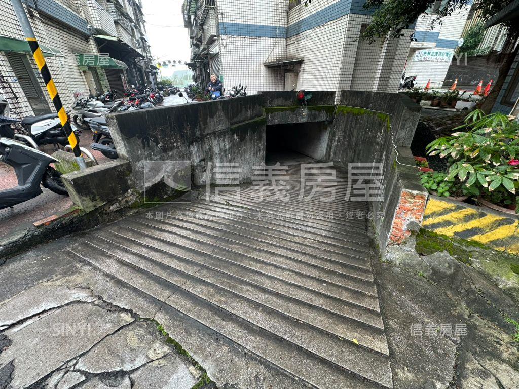 南勢高ｃｐ值三房平面車位房屋室內格局與周邊環境