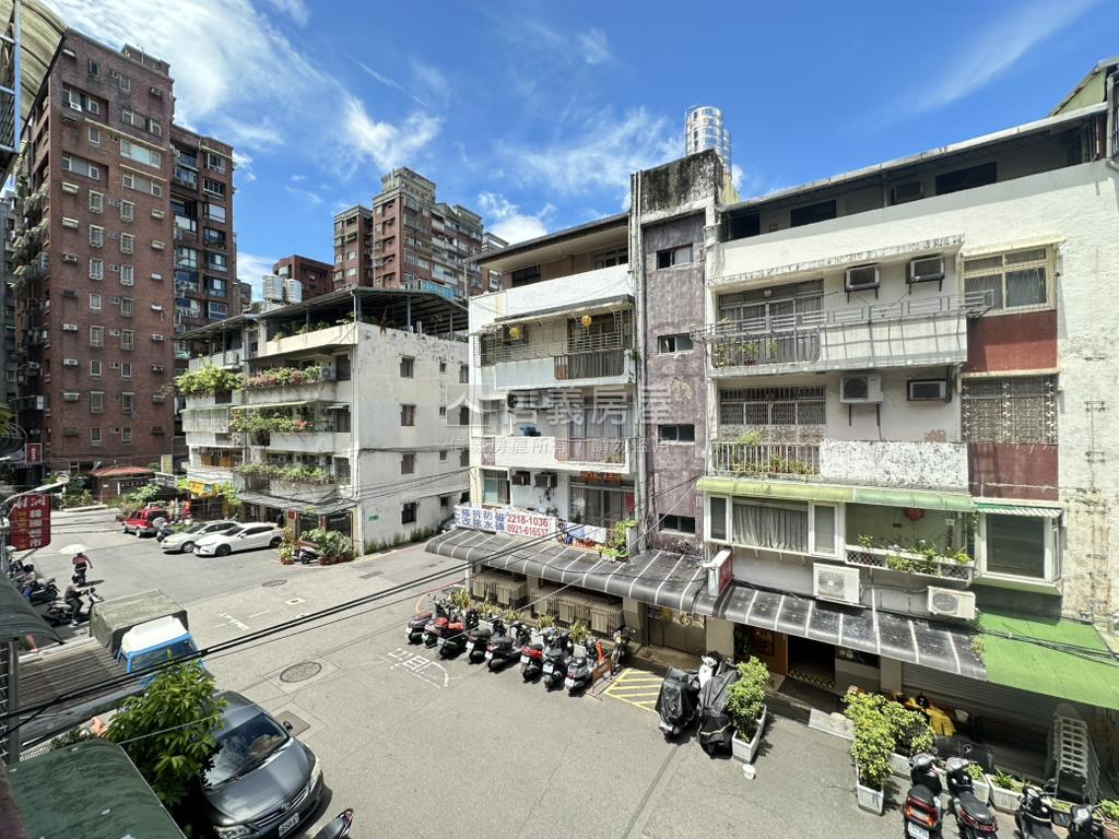 新店中央路漂亮靜巷３樓房屋室內格局與周邊環境