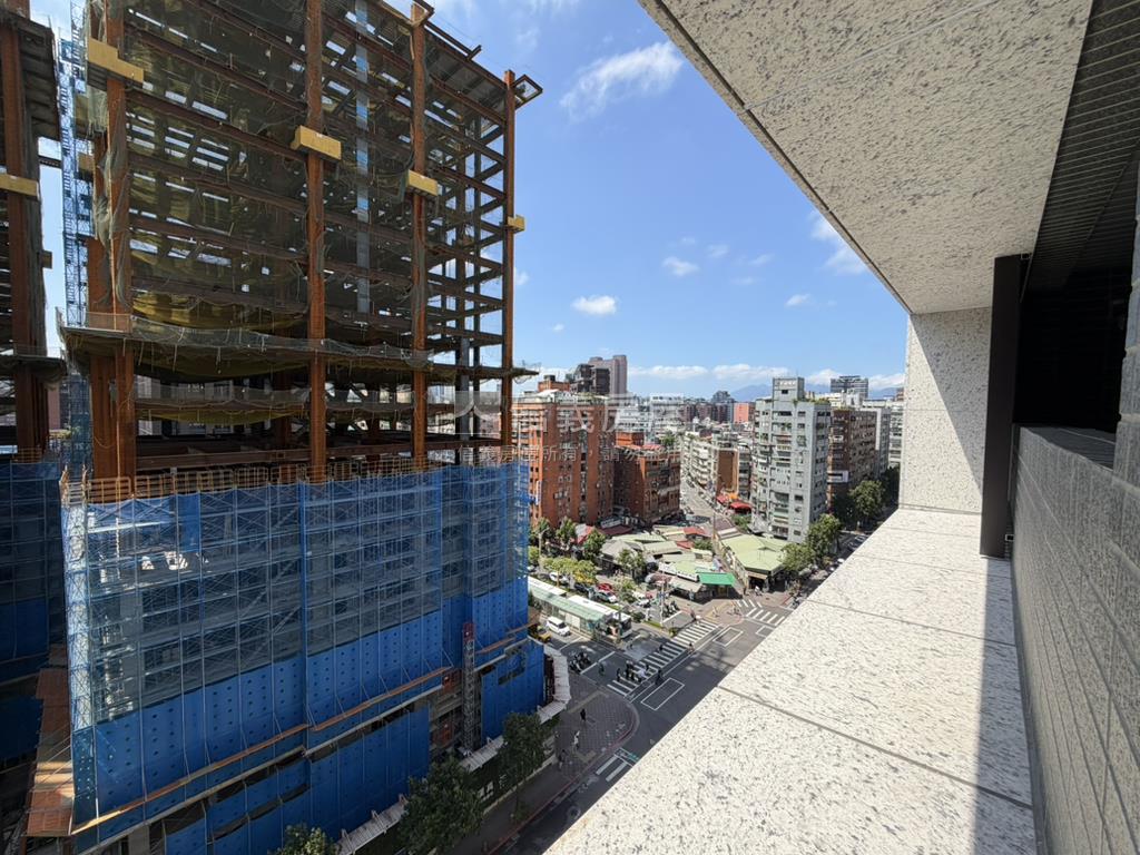 全坤１０１高樓兩房坡平車房屋室內格局與周邊環境