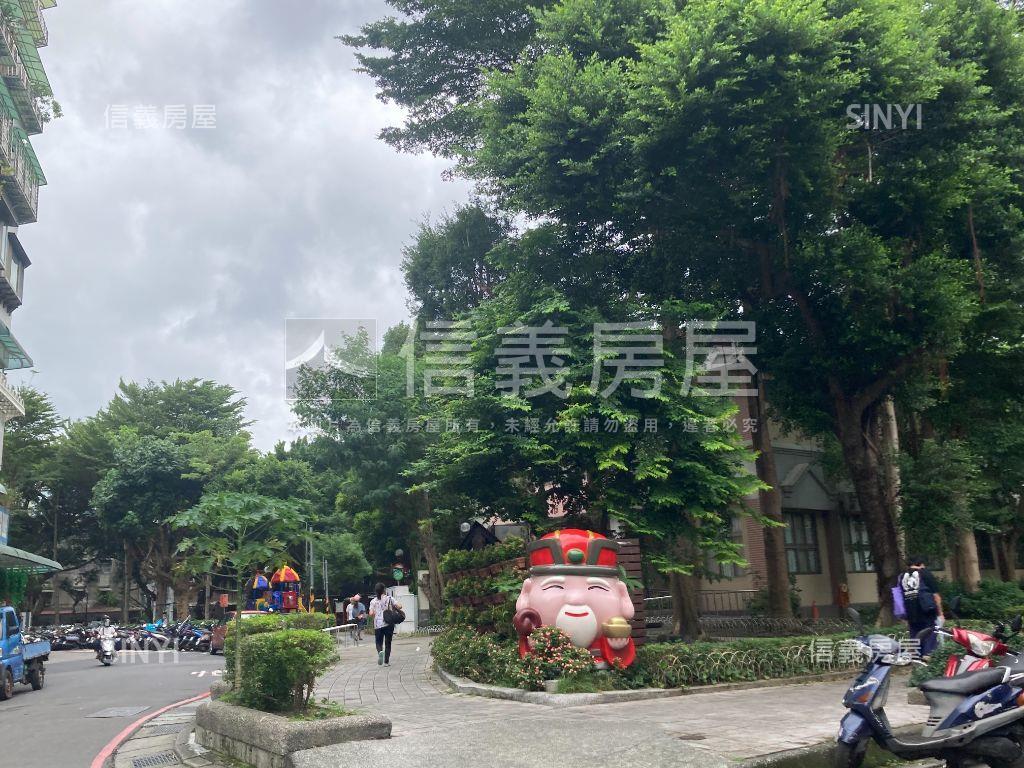 馬尼馬尼。精華地段好店面房屋室內格局與周邊環境