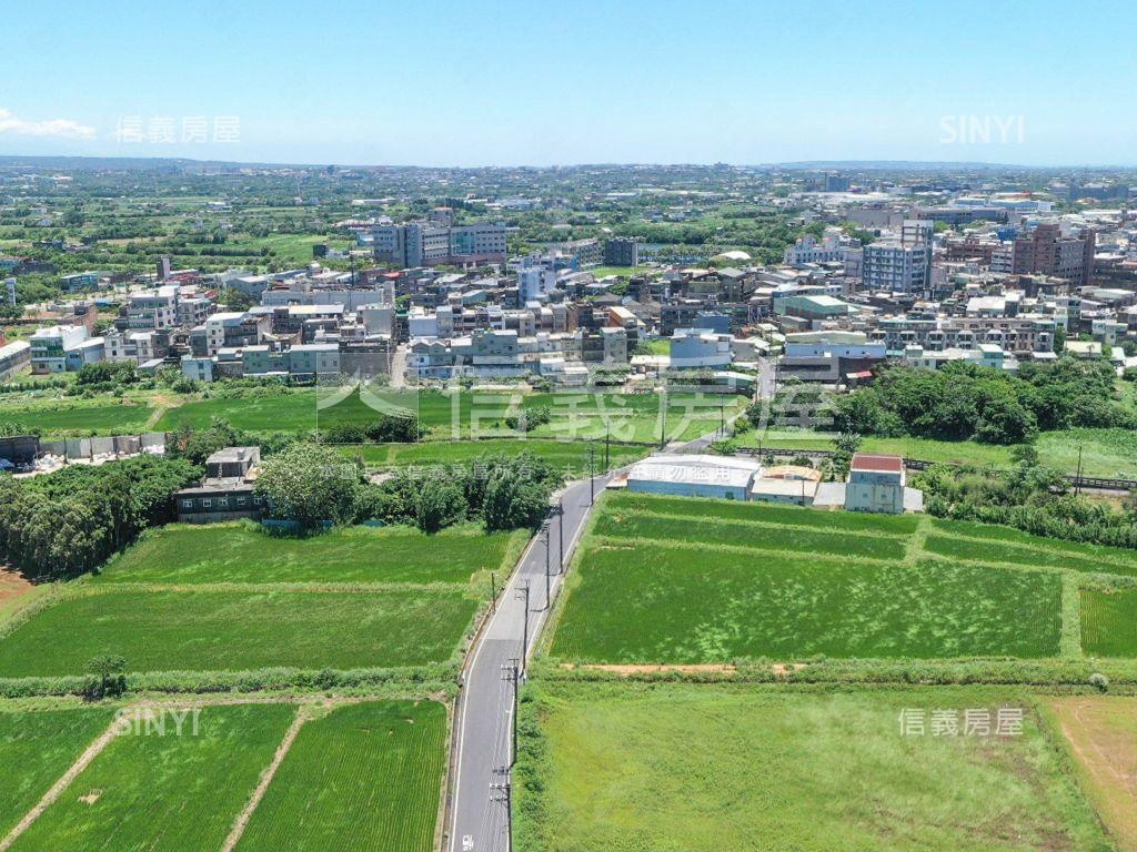 新屋。雙面臨路。千坪農地房屋室內格局與周邊環境