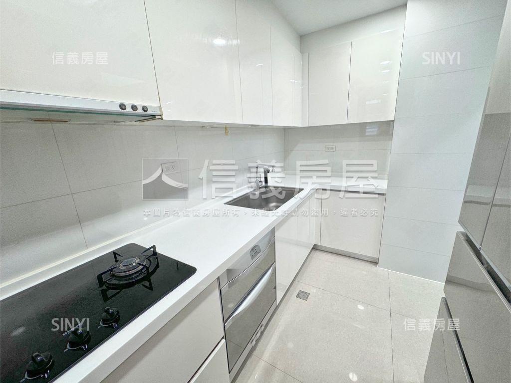 雲世紀Ａ區精裝二房平車房屋室內格局與周邊環境