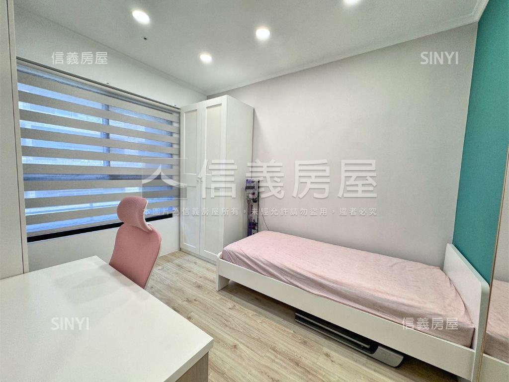 雲世紀Ａ區精裝二房平車房屋室內格局與周邊環境