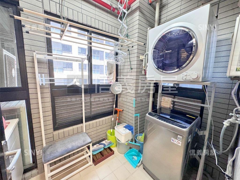 雲世紀Ａ區精裝二房平車房屋室內格局與周邊環境