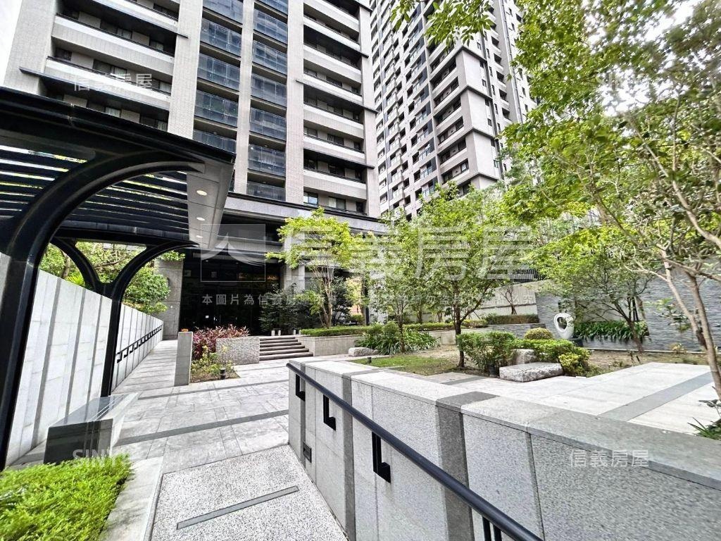 雲世紀Ａ區精裝二房平車房屋室內格局與周邊環境