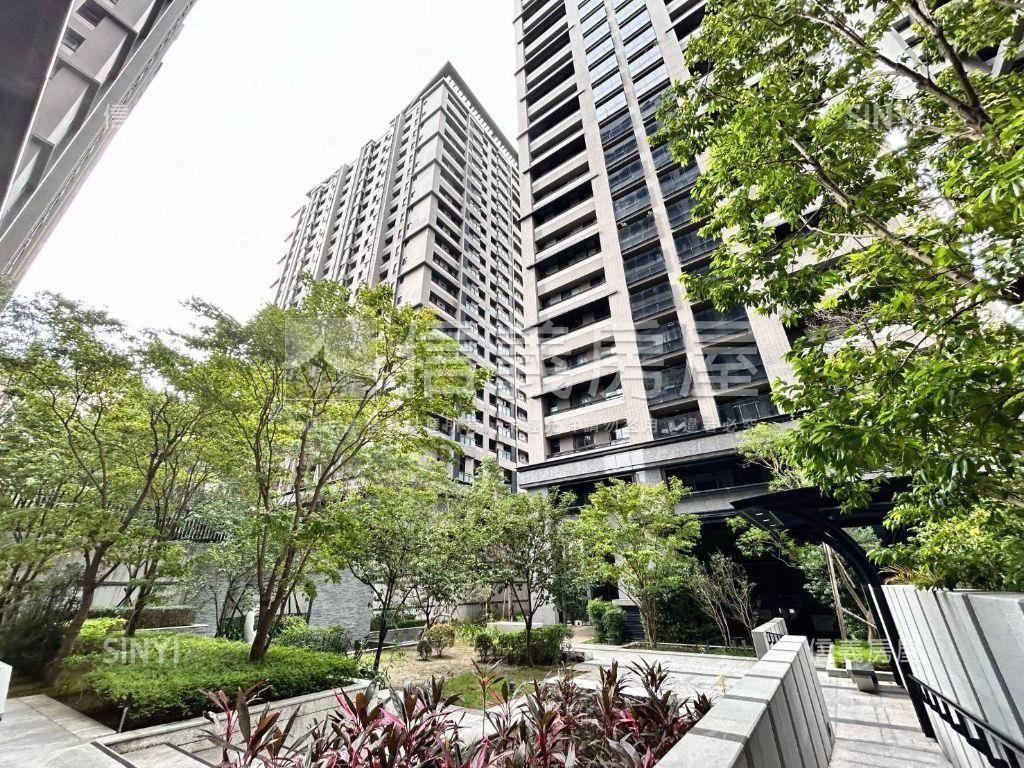 雲世紀Ａ區精裝二房平車房屋室內格局與周邊環境