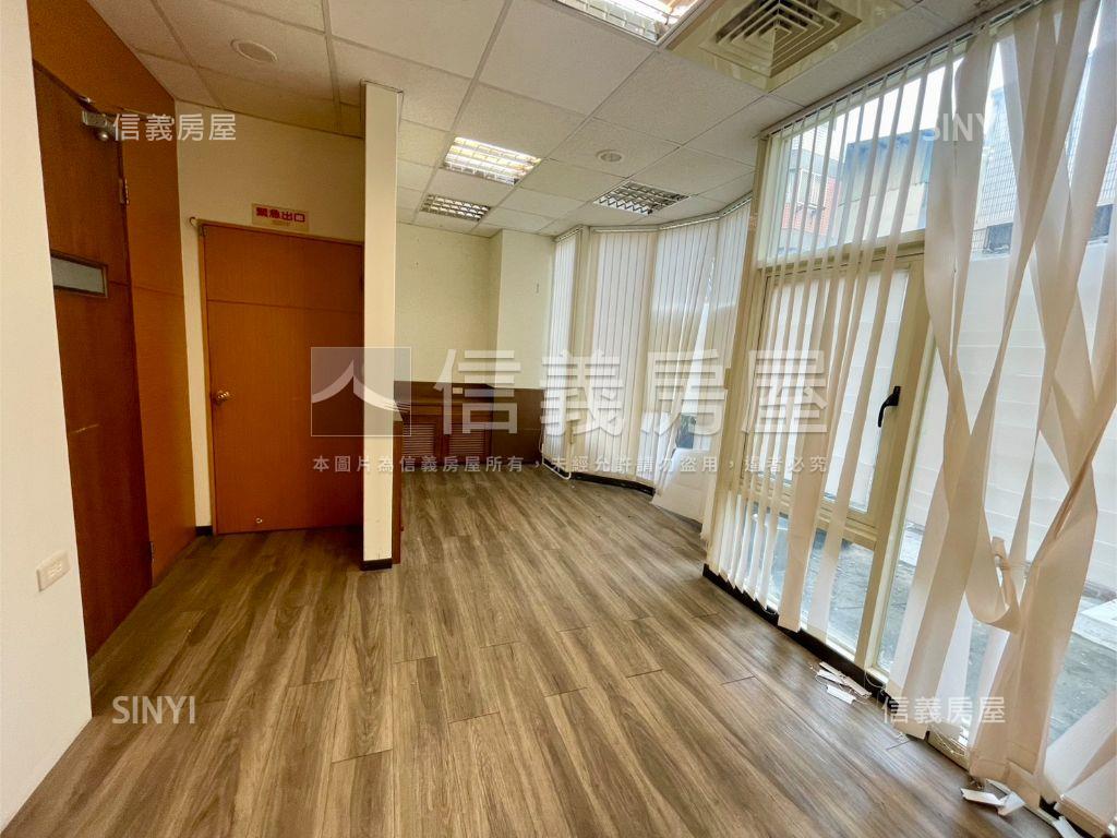 西屯路三段顯眼店面房屋室內格局與周邊環境