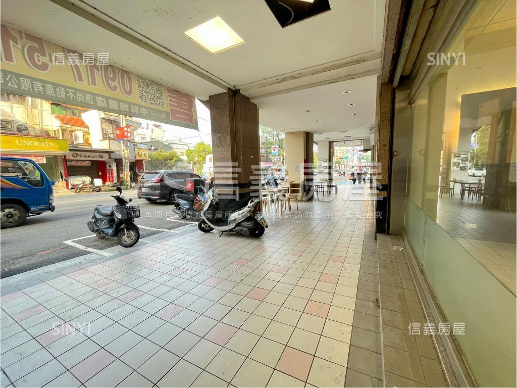 西屯路三段顯眼店面房屋室內格局與周邊環境